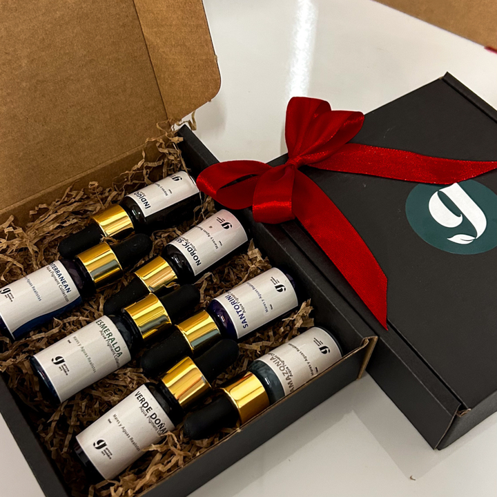 Aqua Pigments Collection en su caja de regalo negra con lazo rojo y los frascos cuentagotas