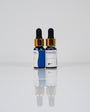 Aqua Pigments Collection: frascos del pigmento Mediterranean sobre fondo blanco