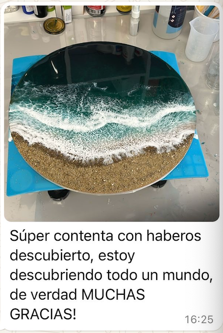 Alumna comparte su obra redonda de playa en resina